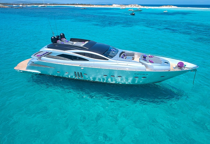 Pershing 90